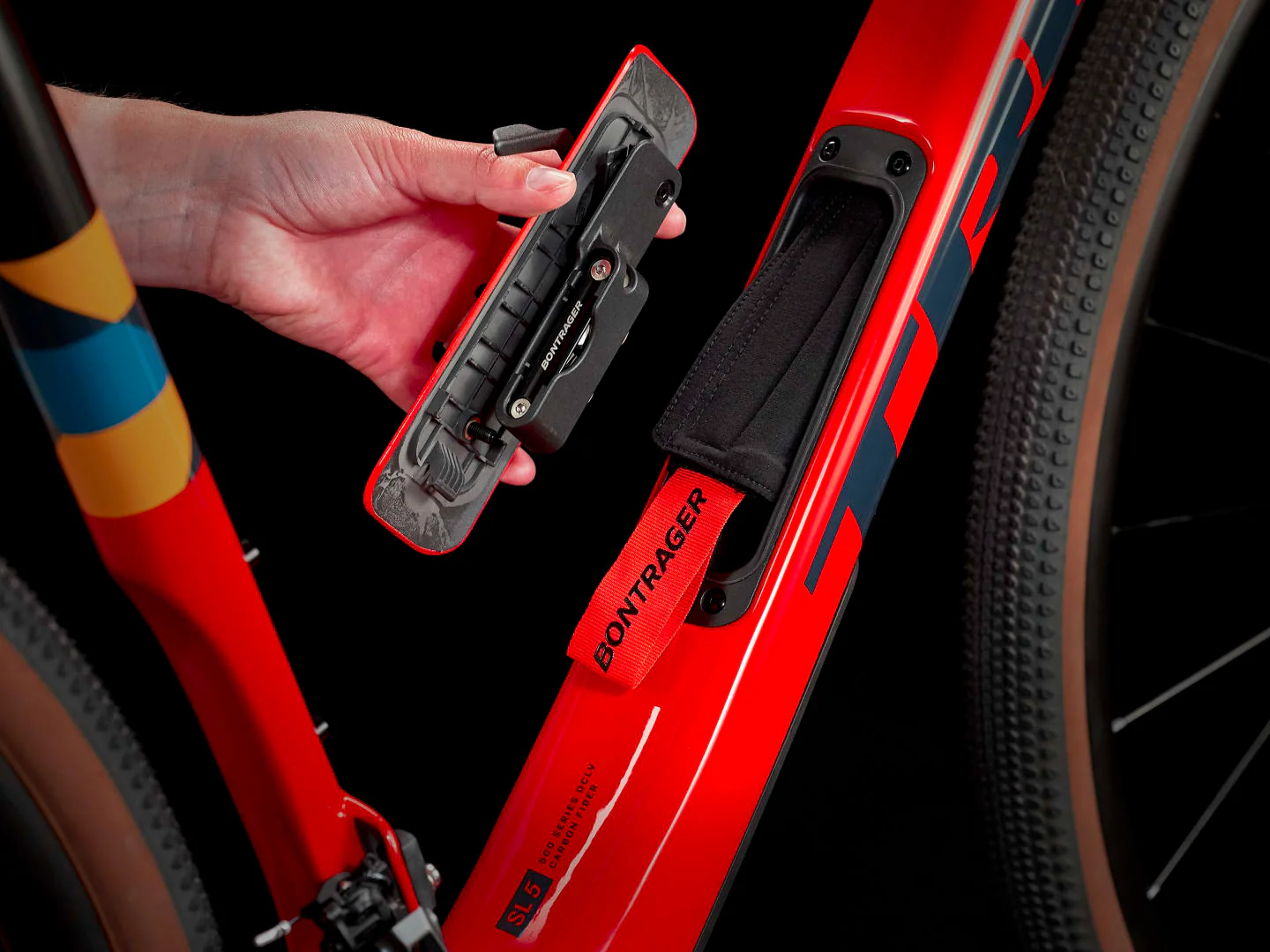2024 Trek Checkpoint SL 5 - Radioactive Red/Nautical Navy - Image 6
