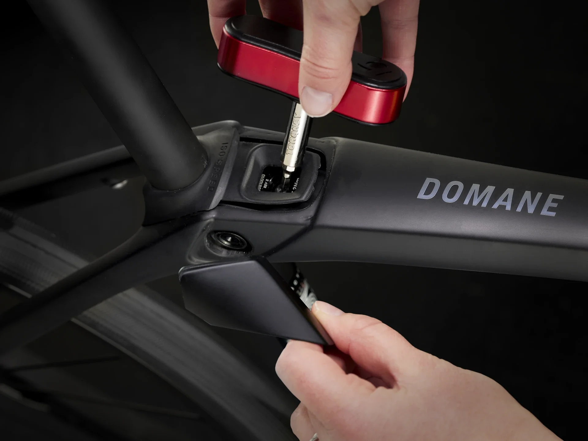 2025 Trek Domane SL 5 Gen 4 - Matte Deep Smoke - Image 8