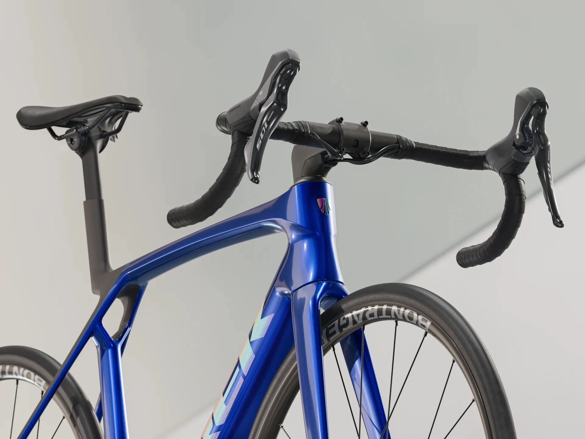2025 Trek Madone SL 5 Gen 8 - Hex Blue - Image 4