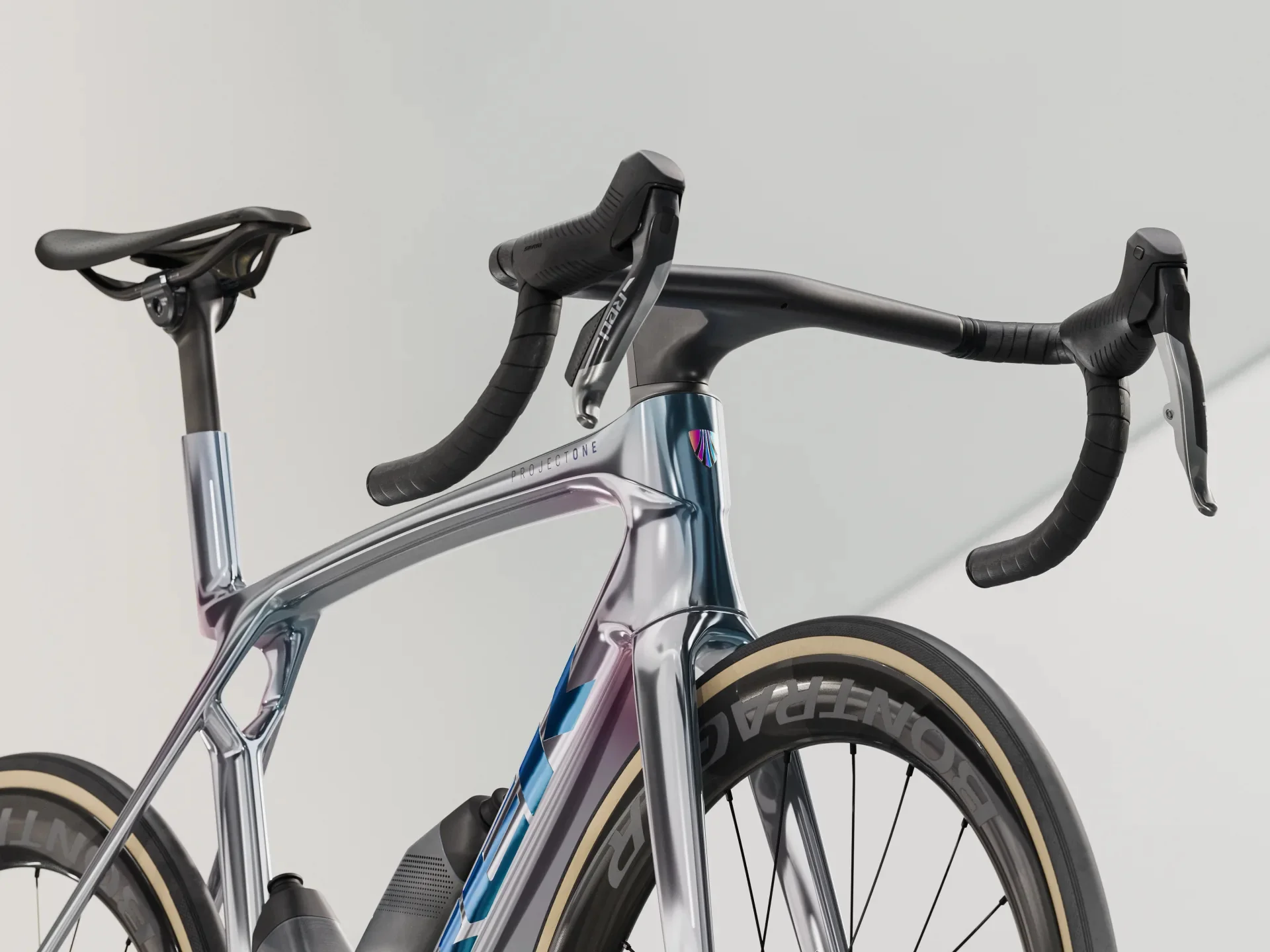 2025 Trek Madone SLR 9 AXS Gen 8 - Image 17
