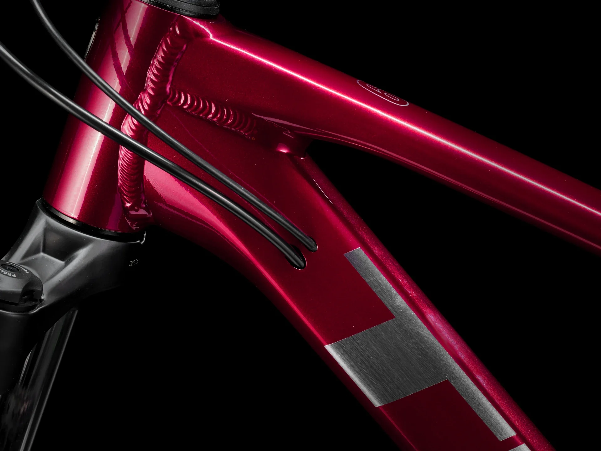 2025 Trek Marlin 6 Gen 3- Rage Red to Deep Dark Blue Fade - Image 5