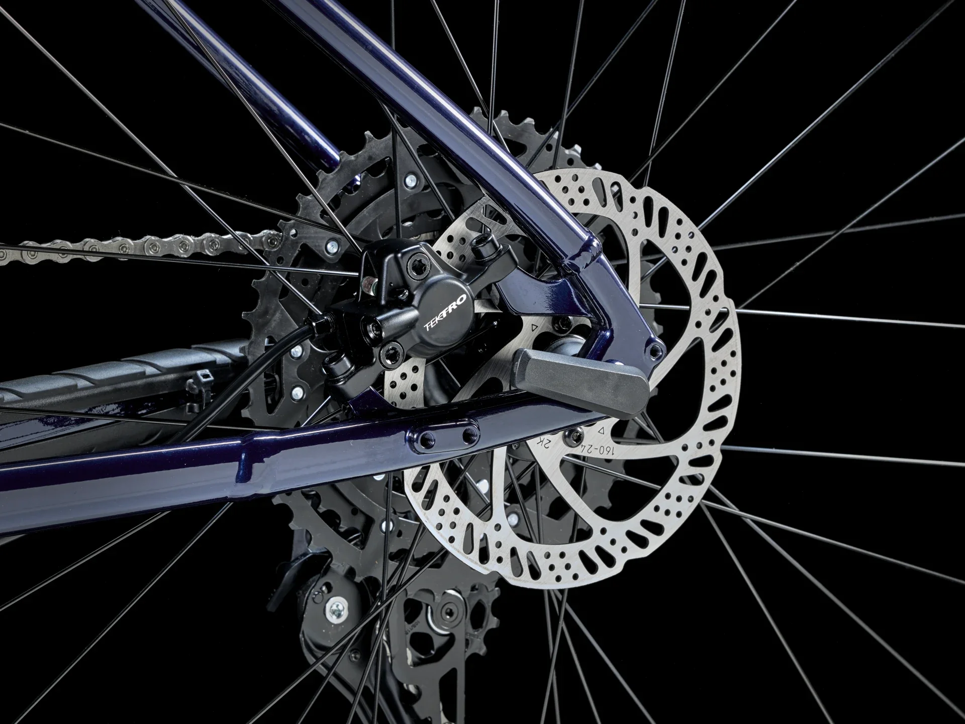 2025 Trek Marlin 6 Gen 3- Rage Red to Deep Dark Blue Fade - Image 7