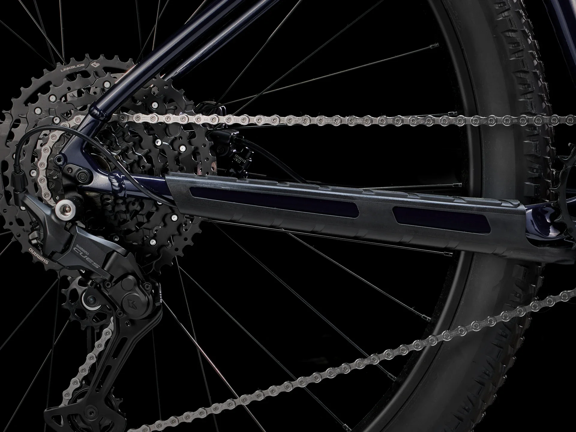 2025 Trek Marlin 6 Gen 3- Rage Red to Deep Dark Blue Fade - Image 9