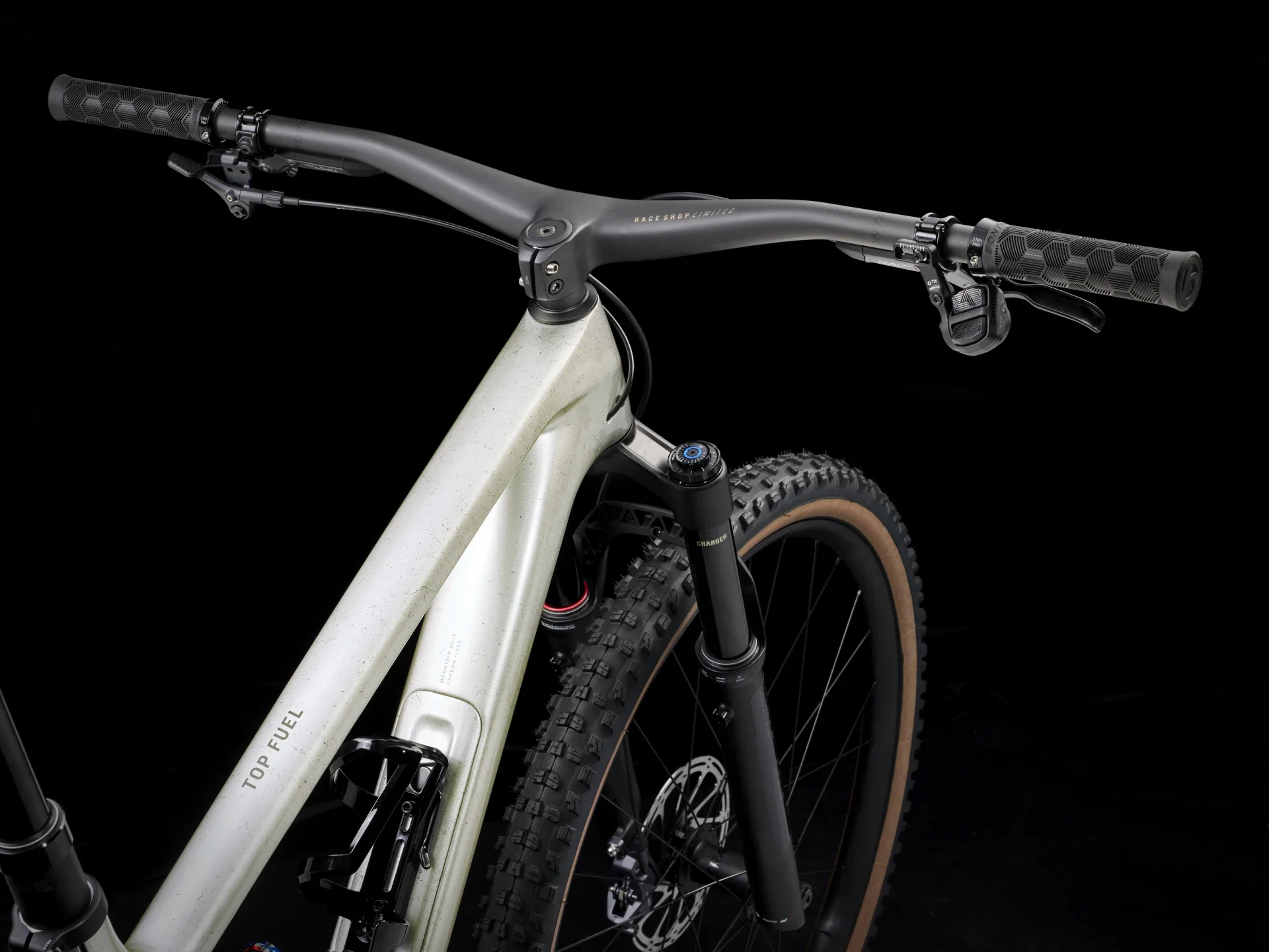 2025 Trek Top Fuel 9.8 GX AXS Gen 4- Lunar Silver - Image 3