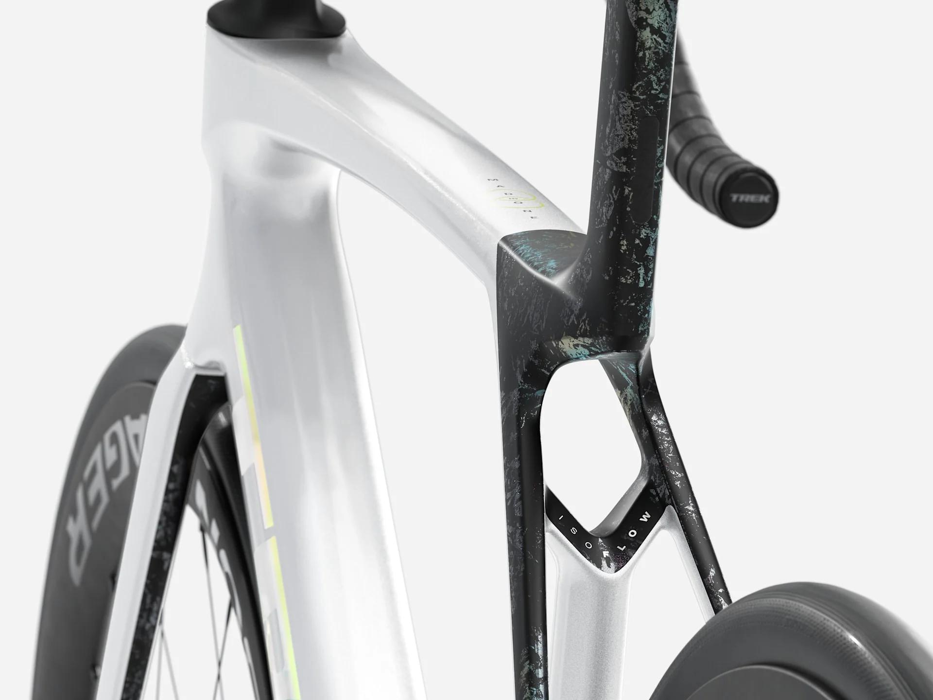 2026 Trek Madone SL 7 Gen 8 - Gloss Crystal White/Matte Deep Smoke - Image 4