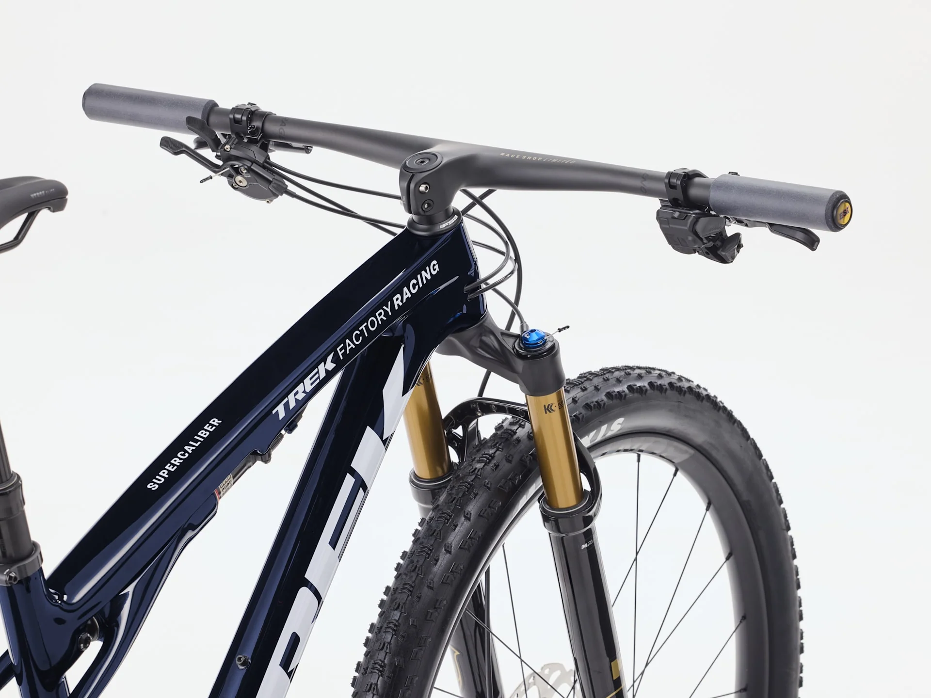 2026 Trek Supercaliber SLR 9.8 XT Di2 Gen 2 - Navy Smoke - Image 4