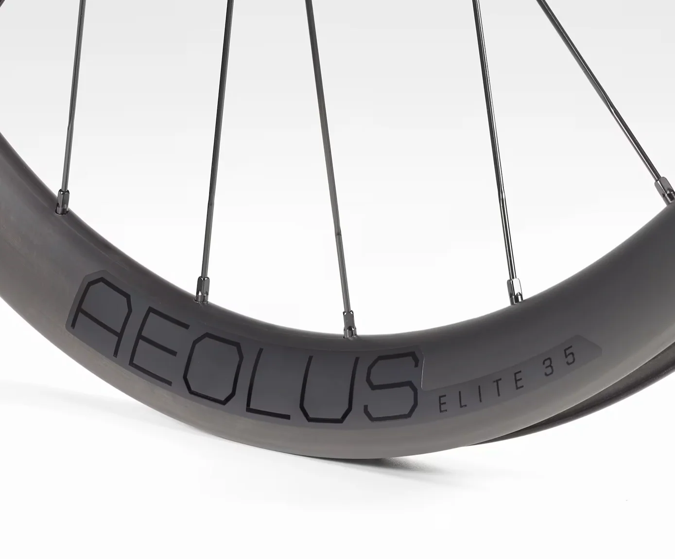 Bontrager Aeolus Elite 35 TLR Disc Road Front Wheel - Image 3