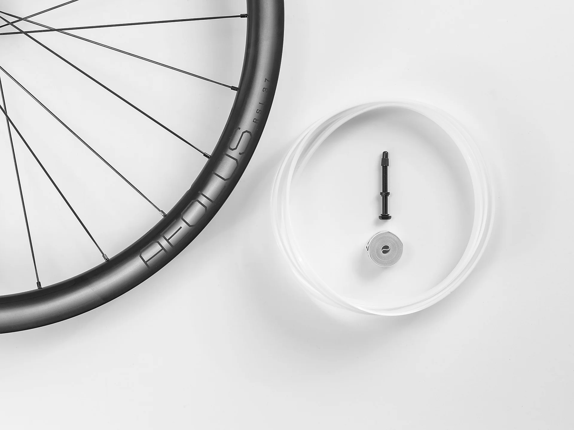 Bontrager Aeolus RSL 37 TLR Disc Road Wheel - Image 4