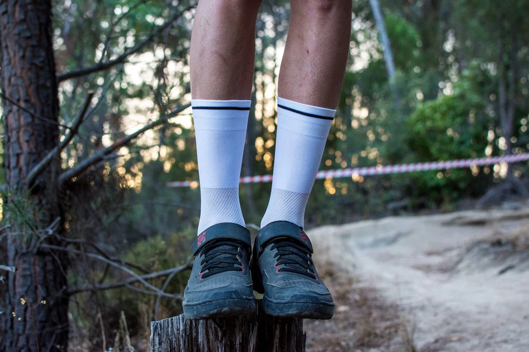 Charger socks- White Simple - Image 3